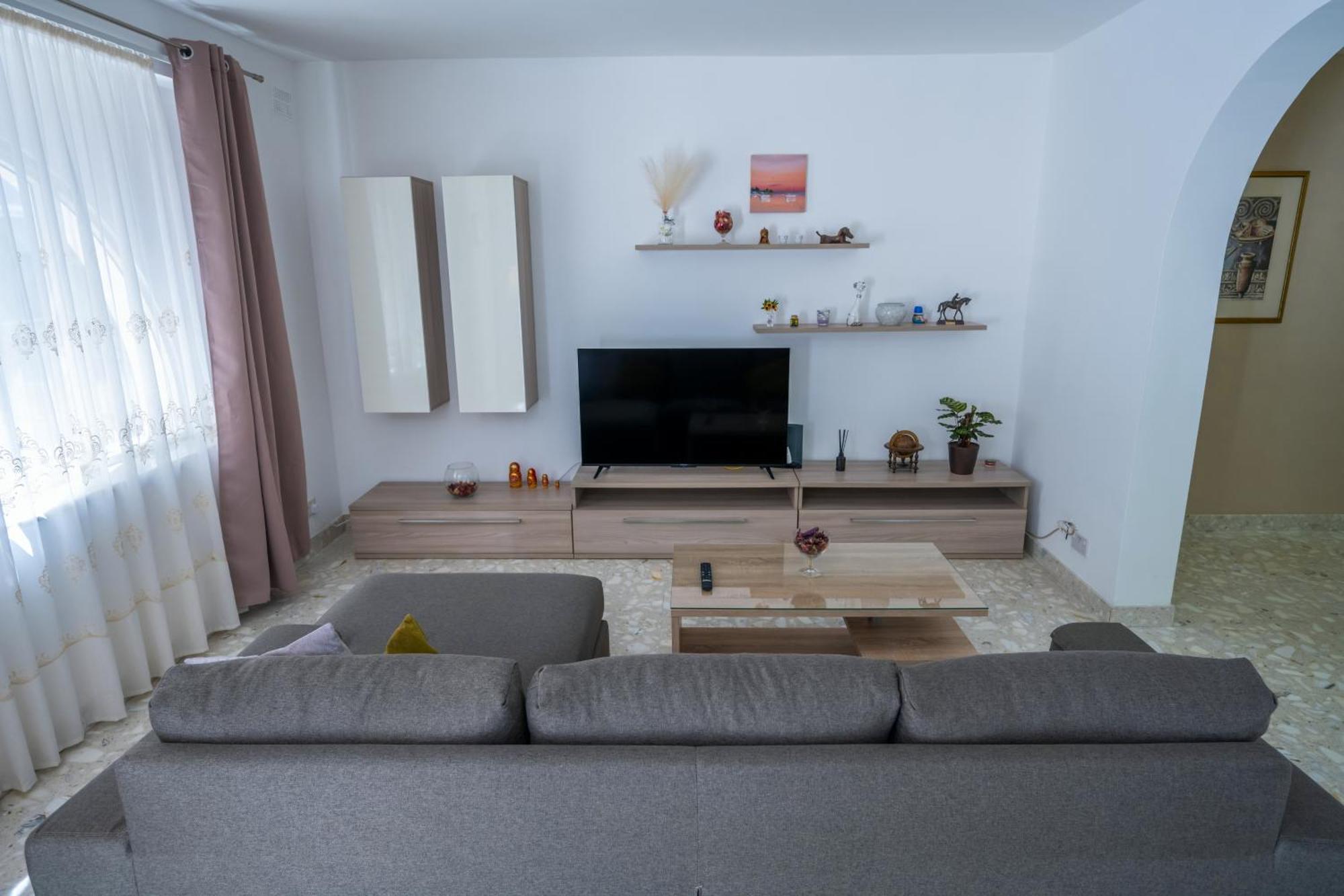 Spacious 3 Bedroom Apartment In The Heart Of St Julians Saint Julian's Ngoại thất bức ảnh