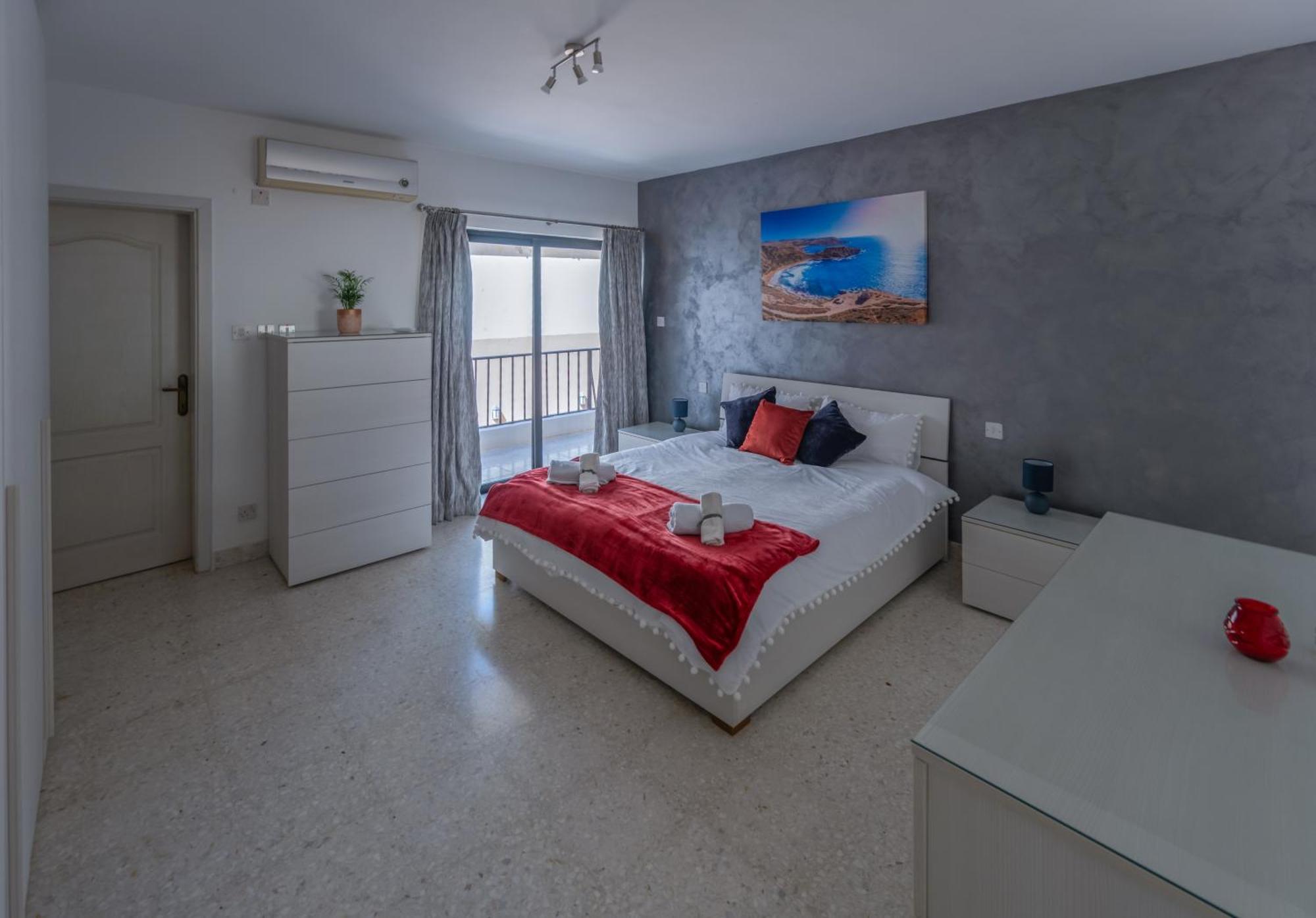 Spacious 3 Bedroom Apartment In The Heart Of St Julians Saint Julian's Ngoại thất bức ảnh