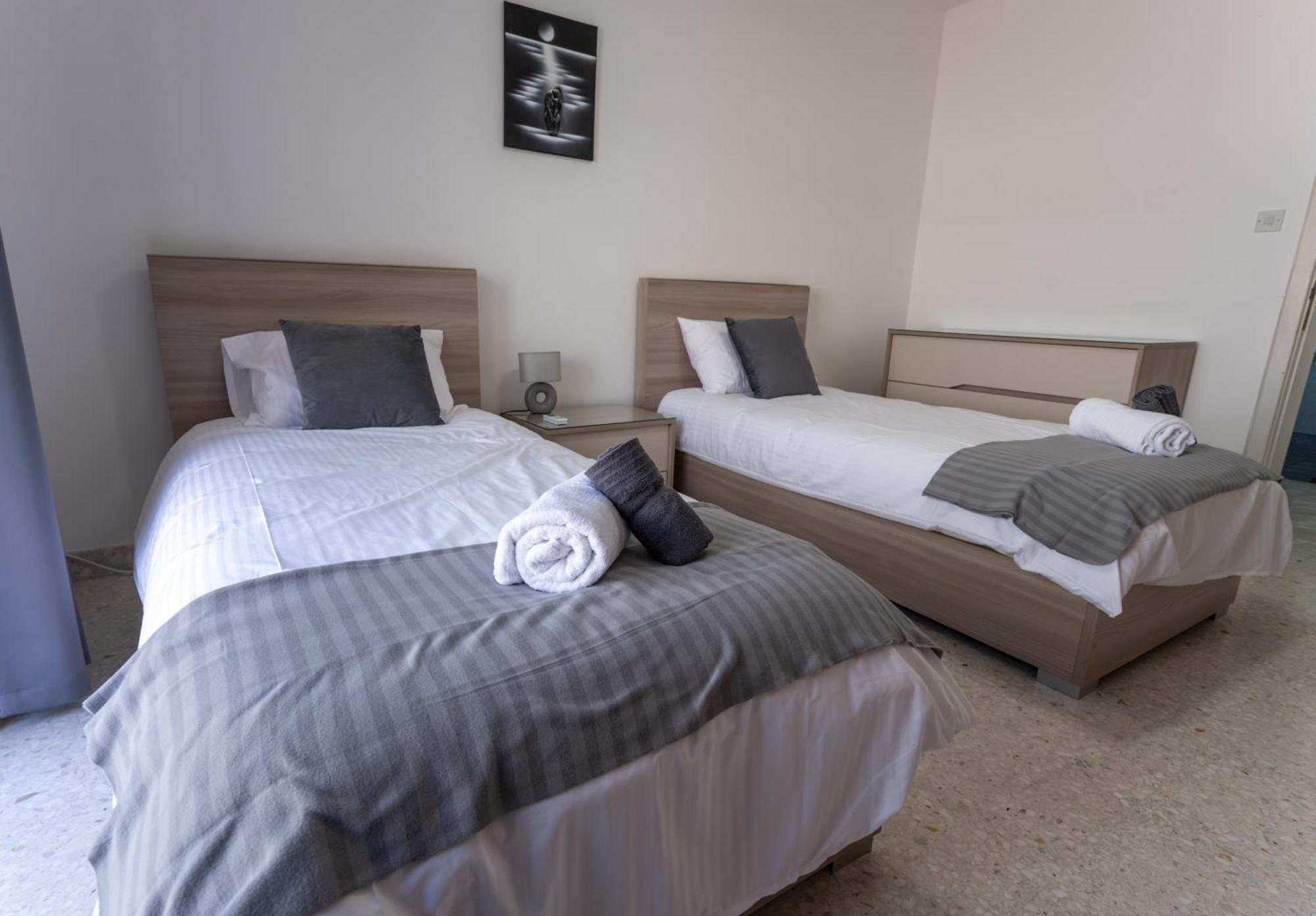 Spacious 3 Bedroom Apartment In The Heart Of St Julians Saint Julian's Ngoại thất bức ảnh