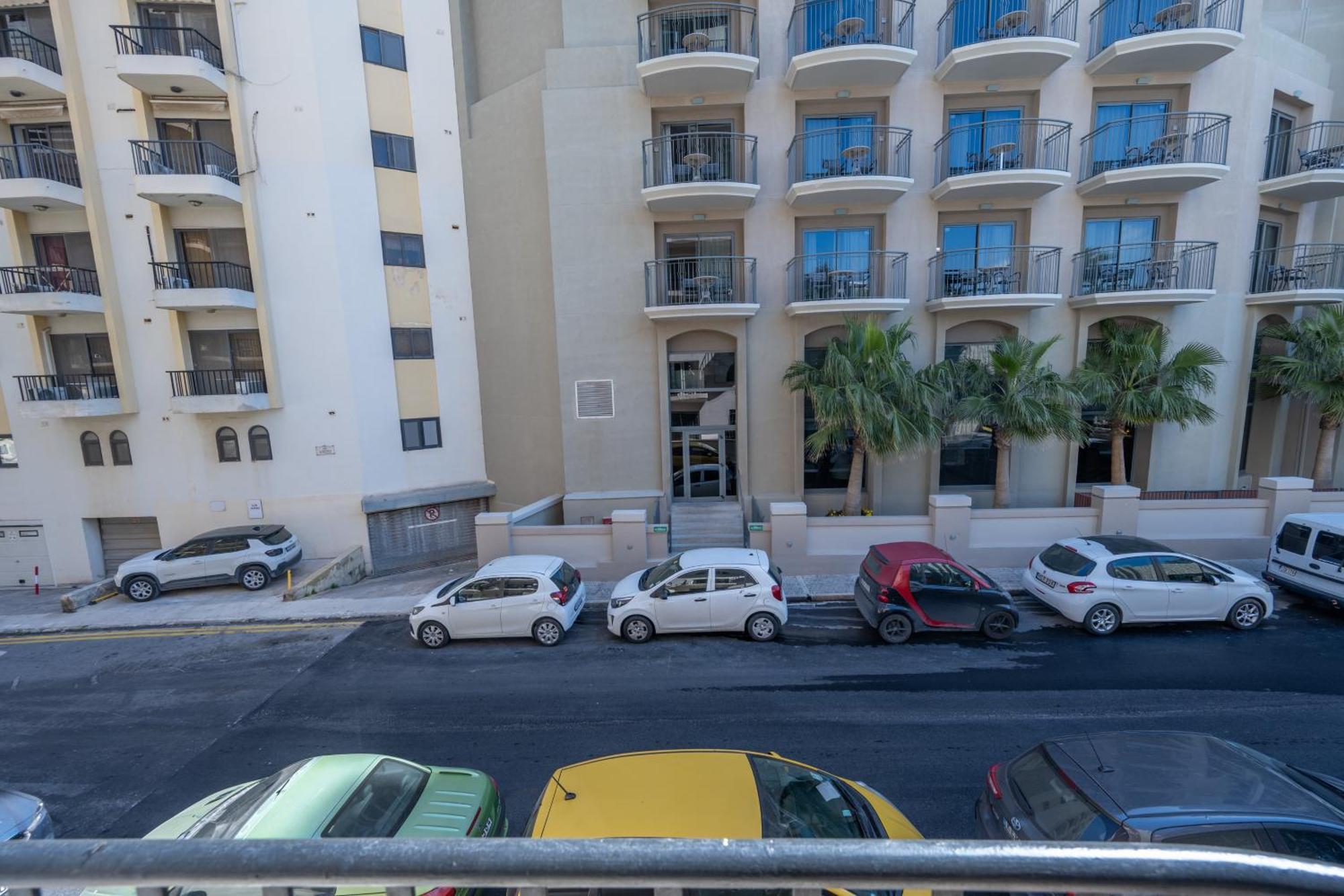 Spacious 3 Bedroom Apartment In The Heart Of St Julians Saint Julian's Ngoại thất bức ảnh
