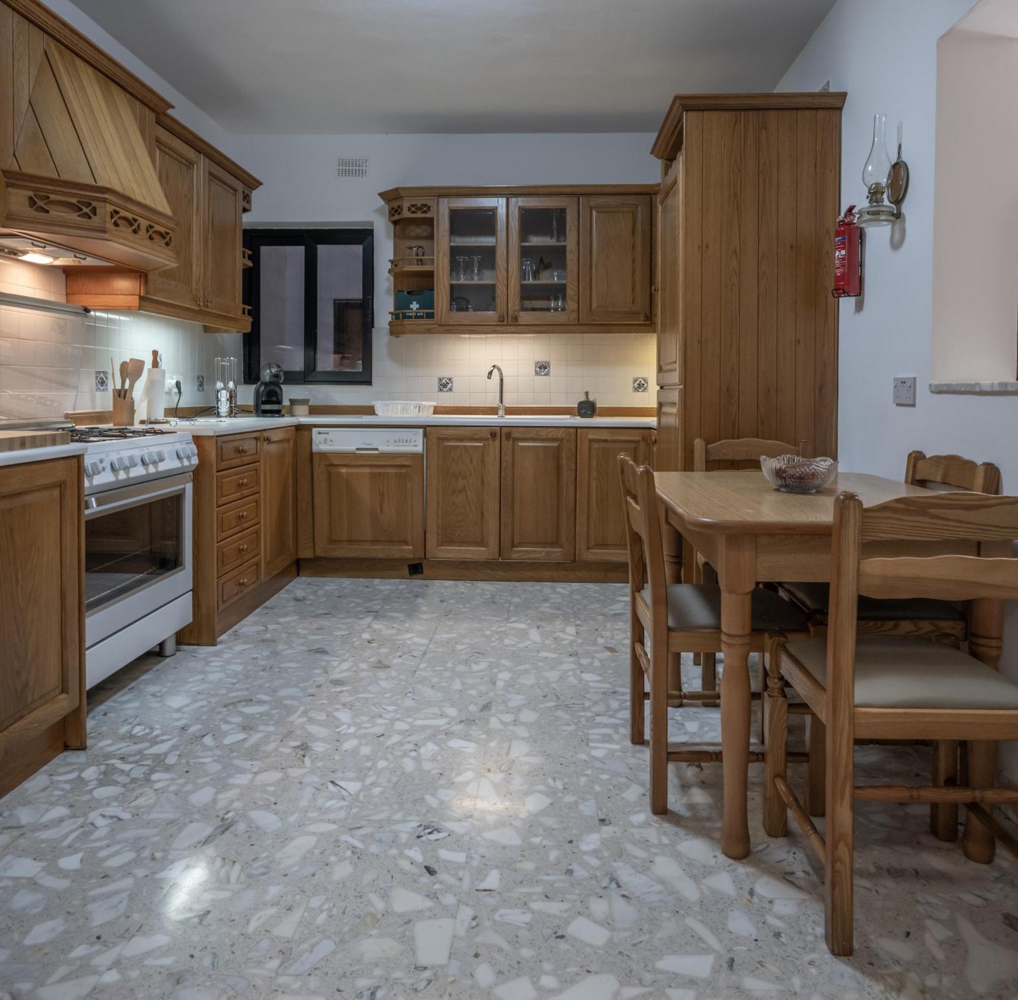 Spacious 3 Bedroom Apartment In The Heart Of St Julians Saint Julian's Ngoại thất bức ảnh