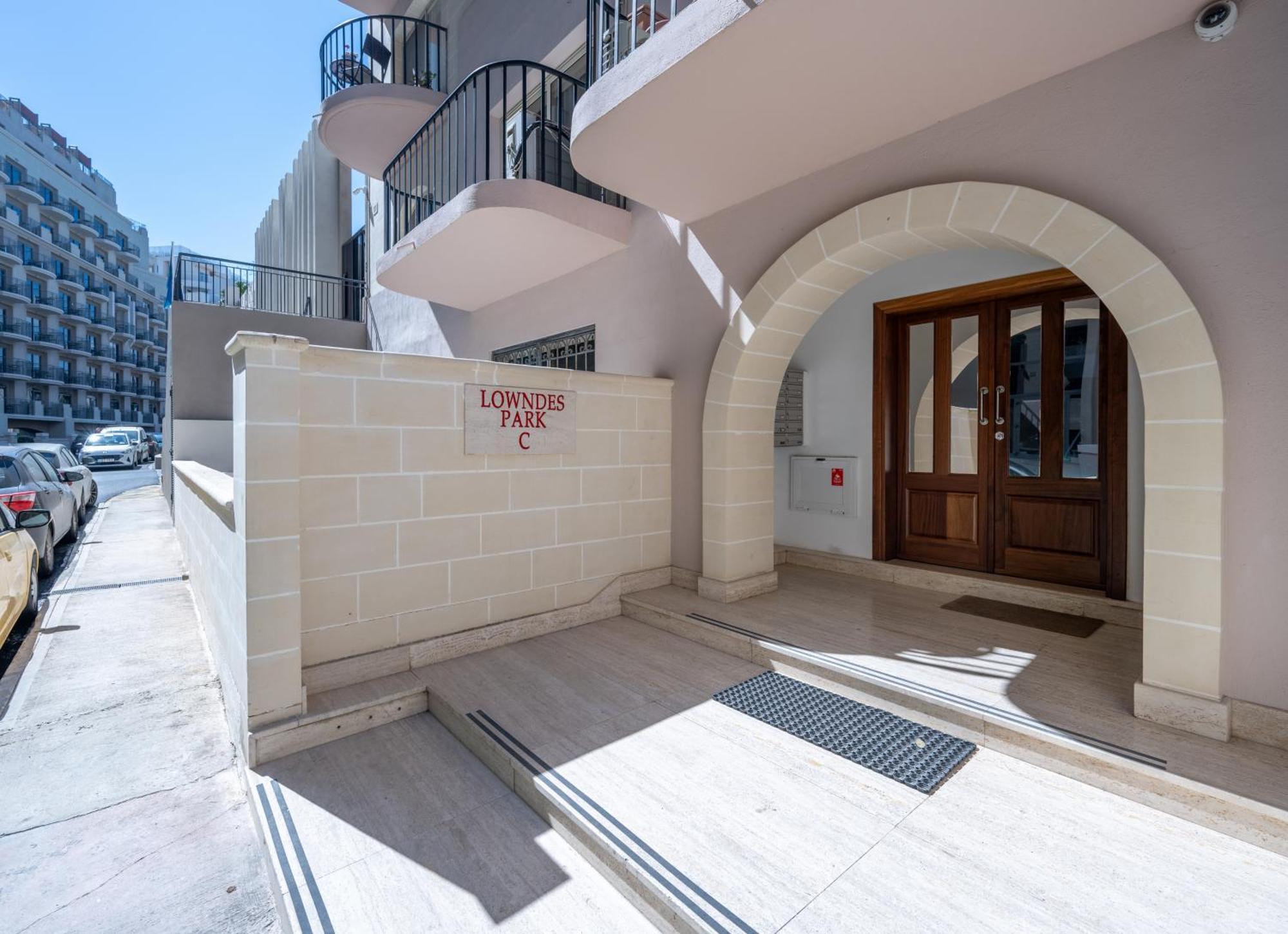 Spacious 3 Bedroom Apartment In The Heart Of St Julians Saint Julian's Ngoại thất bức ảnh