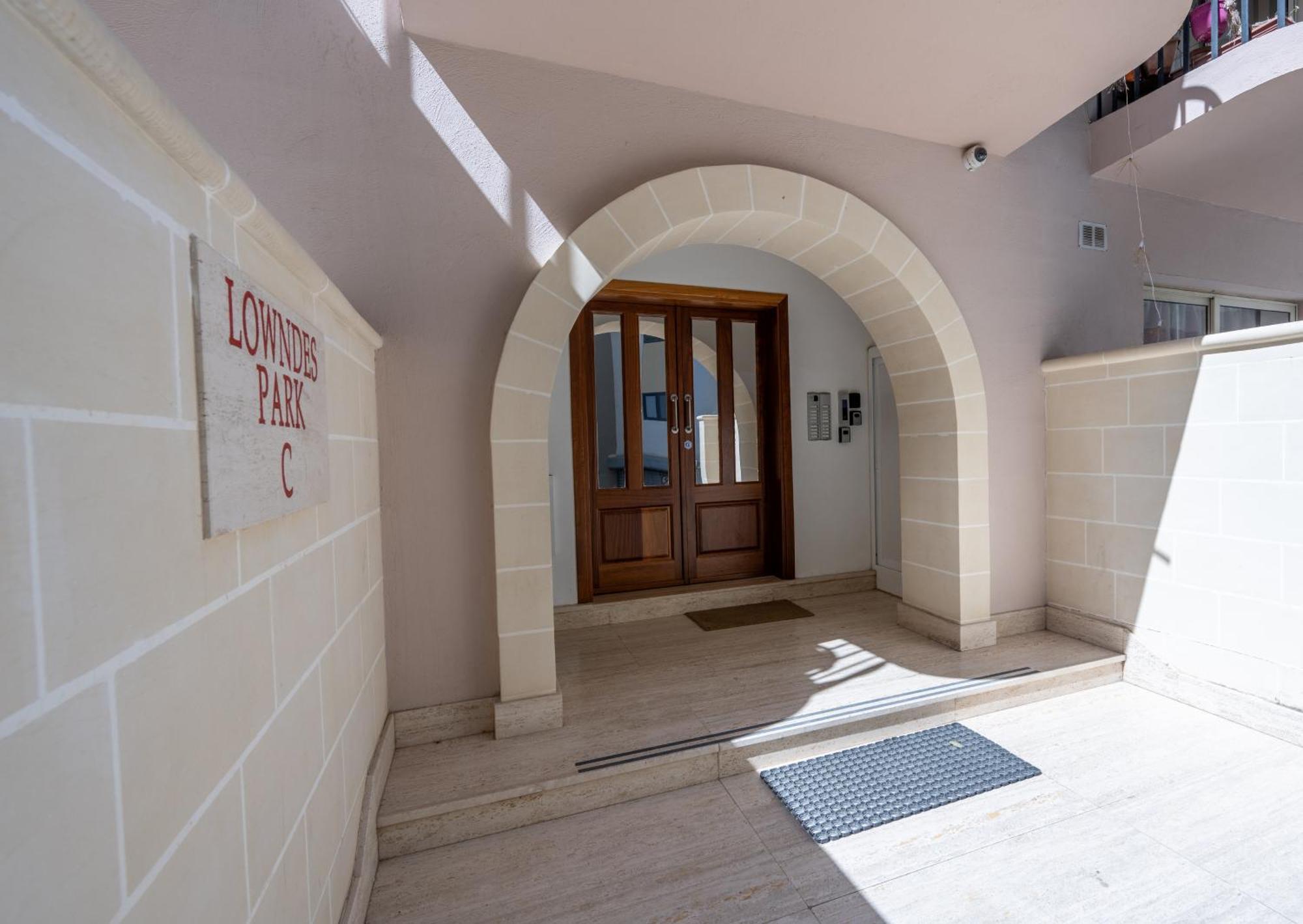 Spacious 3 Bedroom Apartment In The Heart Of St Julians Saint Julian's Ngoại thất bức ảnh