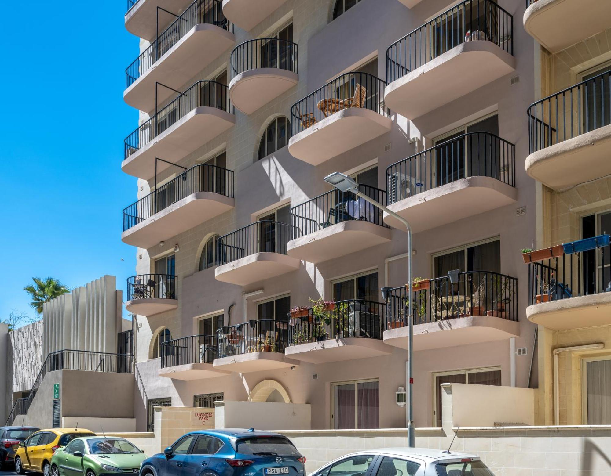 Spacious 3 Bedroom Apartment In The Heart Of St Julians Saint Julian's Ngoại thất bức ảnh